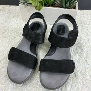 SoftWalk Black Sandals